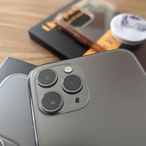 SOLD Unlocked iPhone 11 Pro with Case and Screen Protector - Picture 6 of 8